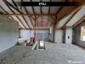 Casă cu 4 camere de vânzare