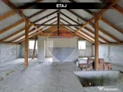 Casă cu 4 camere de vânzare