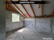 Casă cu 4 camere de vânzare