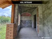 Casă cu 4 camere de vânzare