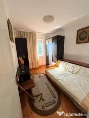 Apartament 3 camere de vânzare în zona Casa de Cultură -