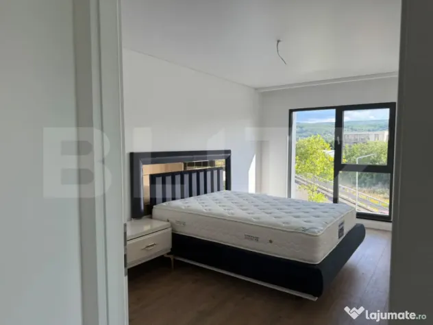 Apartament 4 camere, 2 bai, LUX, A.C, parcare, zona: Frunzis