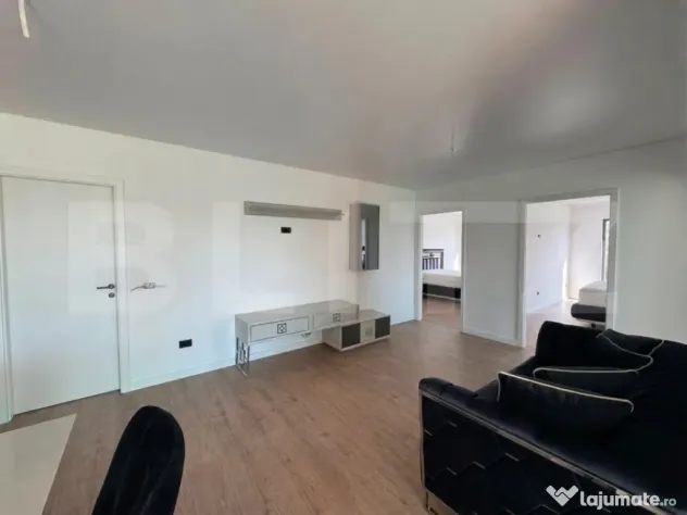 Apartament 4 camere, 2 bai, LUX, A.C, parcare, zona: Frunzis