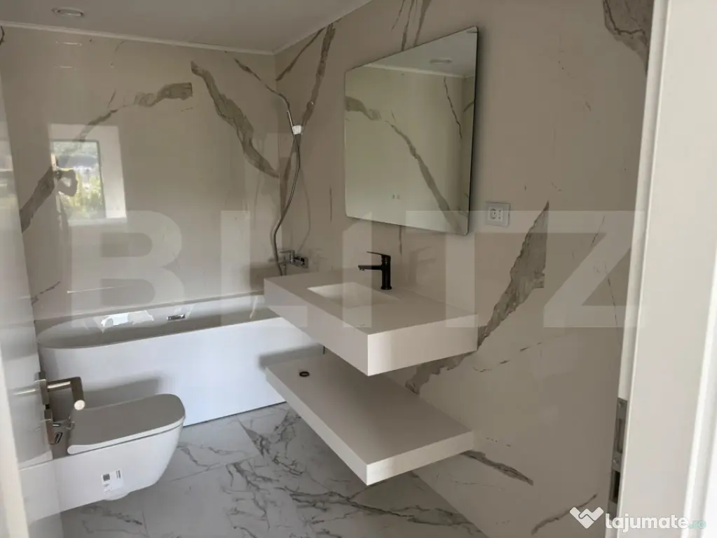 Apartament 4 camere, 2 bai, LUX, A.C, parcare, zona: Frunzis