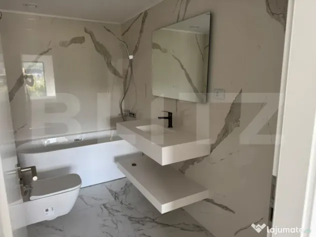 Apartament 4 camere, 2 bai, LUX, A.C, parcare, zona: Frunzis