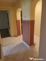 Etaj 1 - apartament 2 camere confort 1 decomandat - Zona Vid 