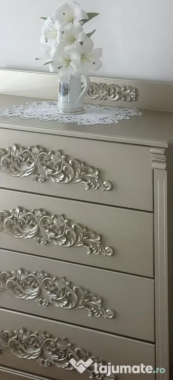 Vând set mobilier dormitor König - lemn sculptat - culoare Platină