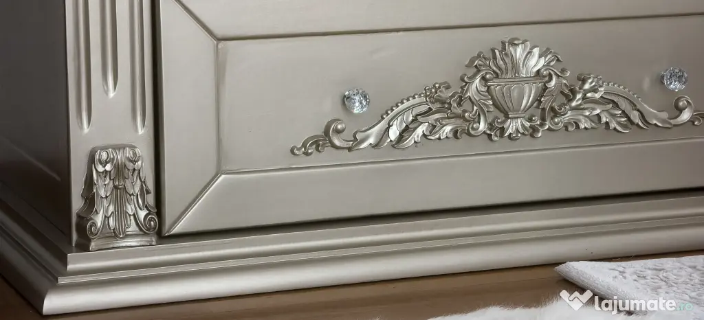 Vând set mobilier dormitor König - lemn sculptat - culoare Platină