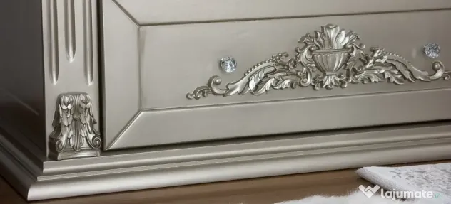 Vând set mobilier dormitor König - lemn sculptat - culoare Platină