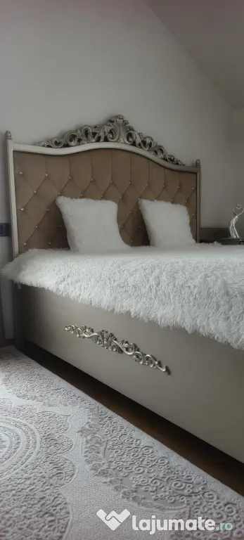 Vând set mobilier dormitor König - lemn sculptat - culoare Platină