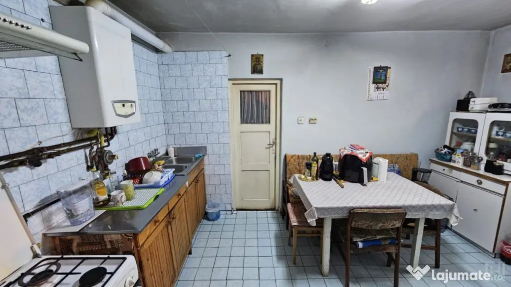 Casa individuala 5 camere , 175 MP , Zona Andrei Muresanu ,