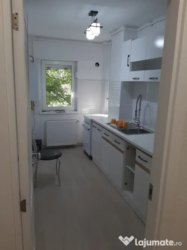 Apartament 4 camere de inchiriat