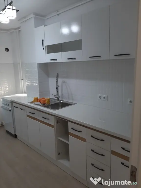 Apartament 4 camere de inchiriat