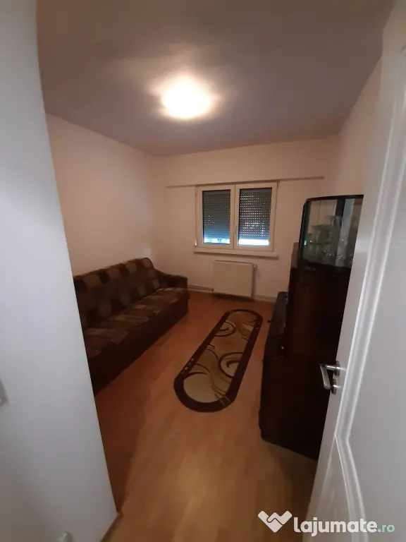 Apartament 4 camere de inchiriat