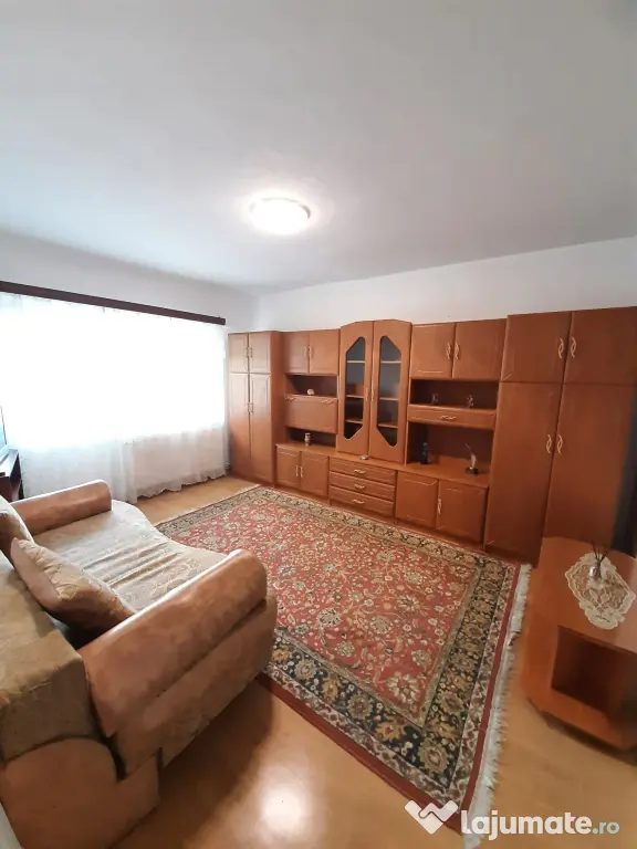 Apartament 4 camere de inchiriat