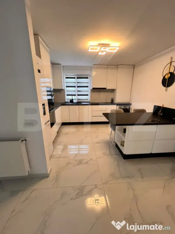Apartament 3 camere de vânzare – 94 mp