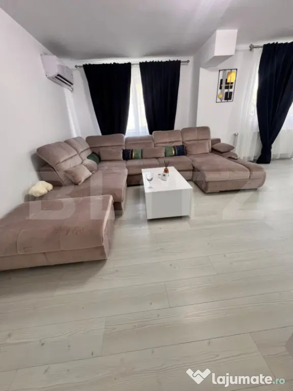 Apartament 3 camere de vânzare – 94 mp