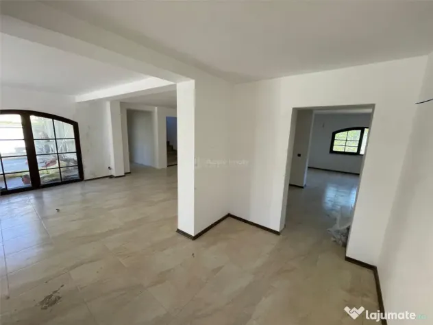 Casa individuala - Petresti Corbeanca - 9 camere - 3 bai - 5 - Petresti (Bucuresti-Ilfov)