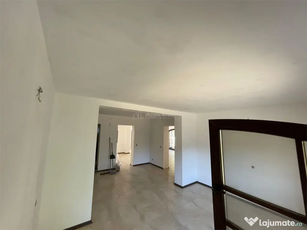 Casa individuala - Petresti Corbeanca - 9 camere - 3 bai - 5 - Petresti (Bucuresti-Ilfov)