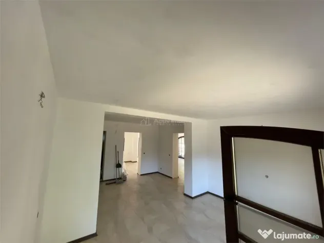 Casa individuala - Petresti Corbeanca - 9 camere - 3 bai - 5 - Petresti (Bucuresti-Ilfov)