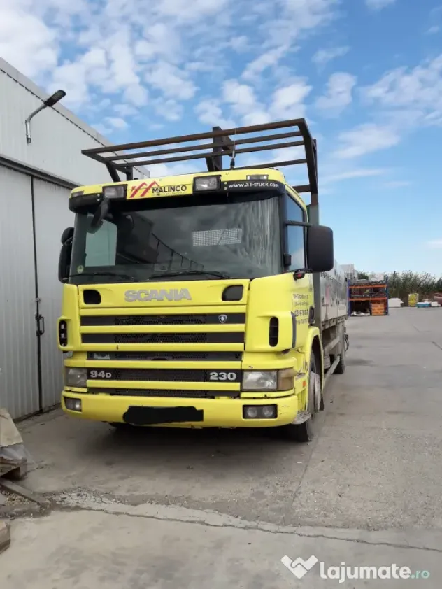 Camion cu macara SCANIA