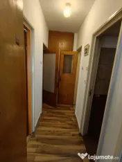 Apartament cu 3 camere, 2 băi și garaj ,cartier Sasar 