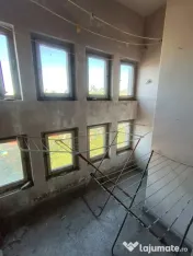 Apartament cu 3 camere, 2 băi și garaj ,cartier Sasar 