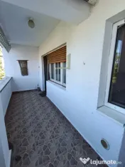 Apartament cu 3 camere, 2 băi și garaj ,cartier Sasar 