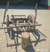 Car vechi din lemn 