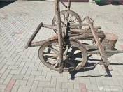 Car vechi din lemn 