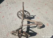 Car vechi din lemn 