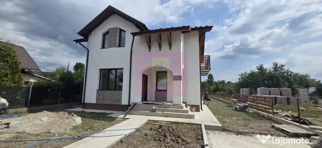 Vila cu 4 camere de vanzare in Brebu - Brebu (Prahova)