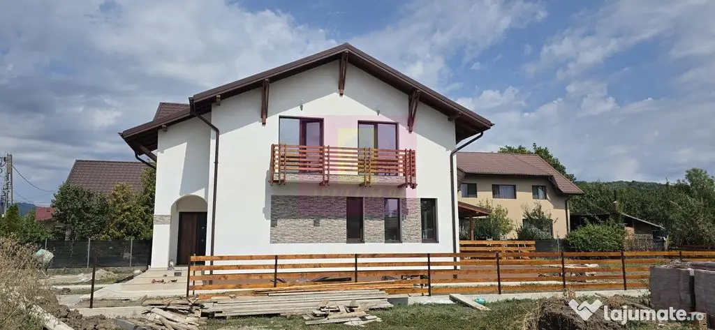 Vila cu 4 camere de vanzare in Brebu - Brebu (Prahova)