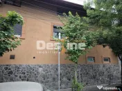Casă P+E+M + corp secundar , 240 mp teren , 2 garaje 