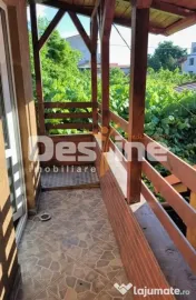 Casă P+E+M + corp secundar , 240 mp teren , 2 garaje 