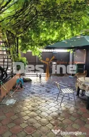 Casă P+E+M + corp secundar , 240 mp teren , 2 garaje 