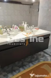 Casă P+E+M + corp secundar , 240 mp teren , 2 garaje 