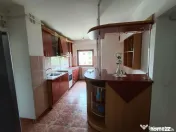 Apartament cu 3 camere și garaj, zona Republicii 