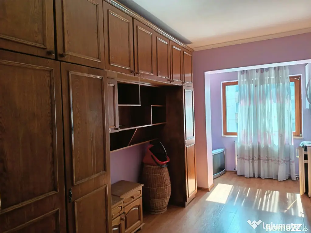Apartament cu 3 camere și garaj, zona Republicii - Baia Mare (Maramures)