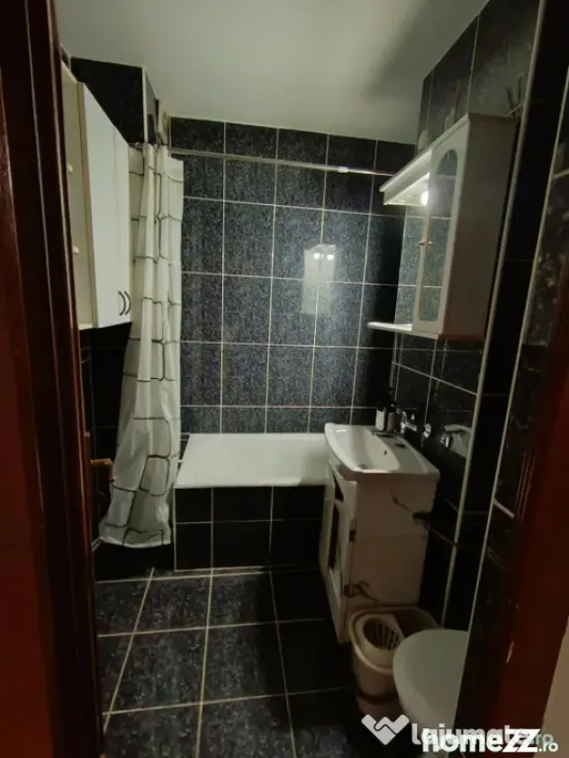 Apartament cu 3 camere și garaj, zona Republicii - Baia Mare (Maramures)