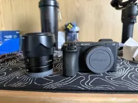 Sony A6700 + 35mm F1.8 OSS + DJI RS 3 Mini + accesorii 