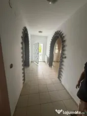 Se vinde casă spatioasa și spațiu comercial – Butoie?