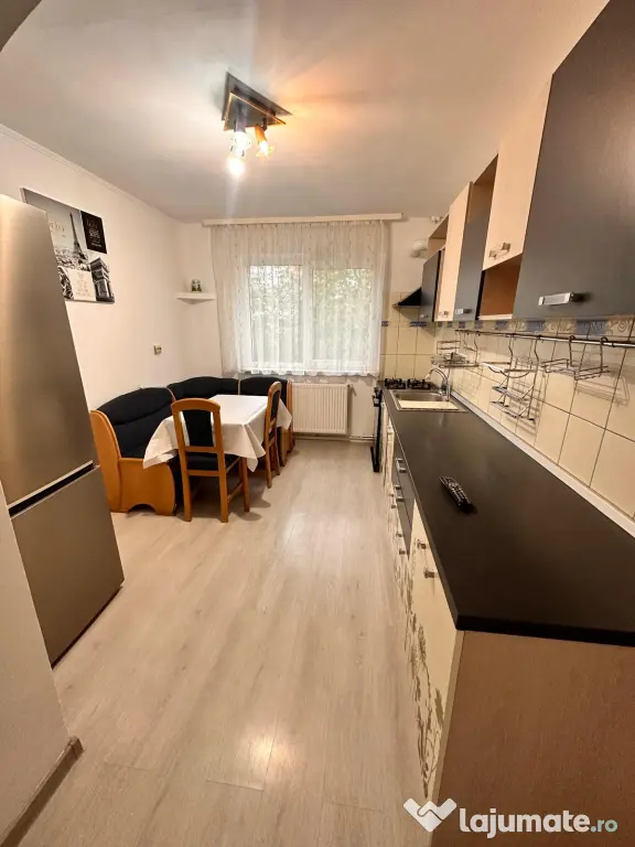 Închiriez apartament trei camere Găvana