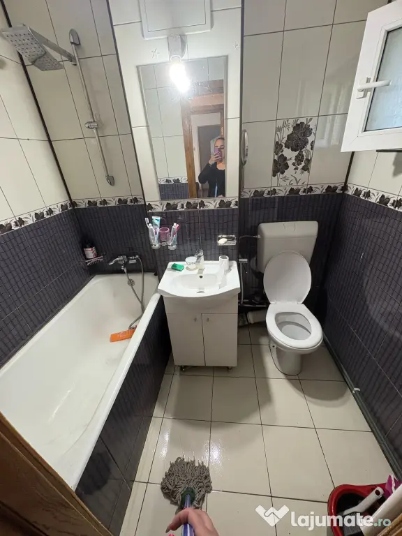 Închiriez apartament trei camere Găvana