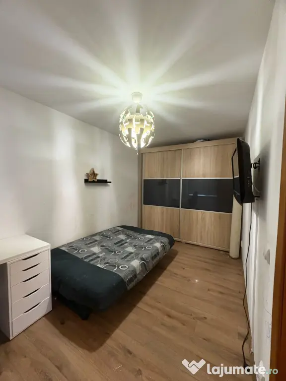 Închiriez apartament trei camere Găvana