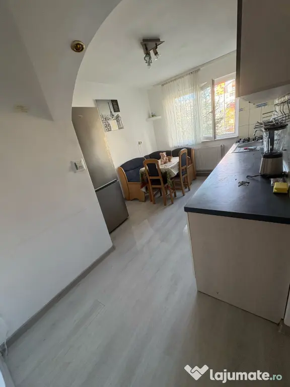 Închiriez apartament trei camere Găvana