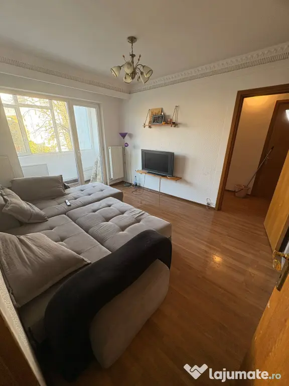 Închiriez apartament trei camere Găvana