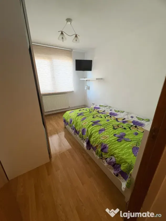 Închiriez apartament trei camere Găvana