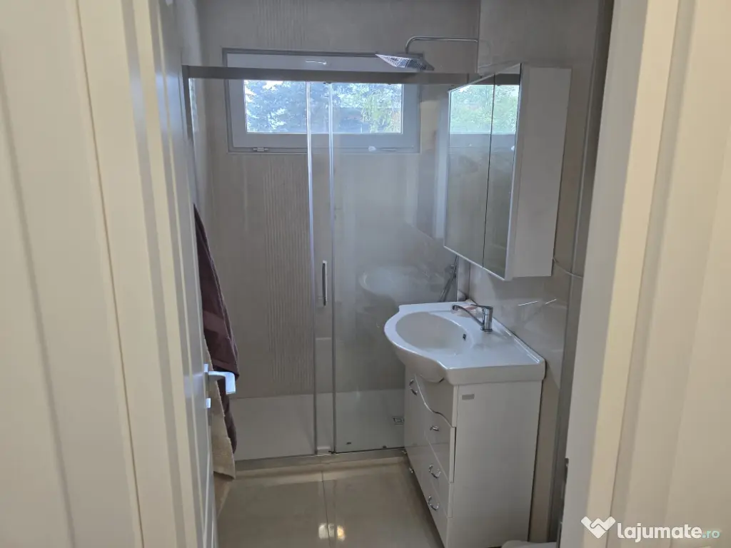 Ofer spre inchiriere apartament cu 3 camere bd. Garii