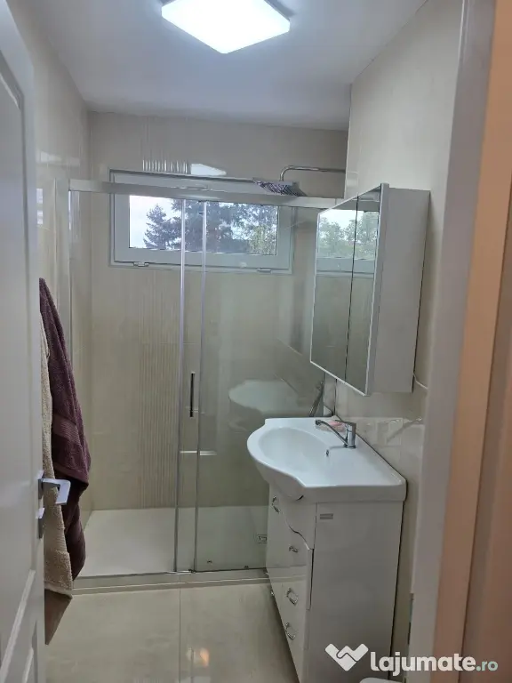 Ofer spre inchiriere apartament cu 3 camere bd. Garii
